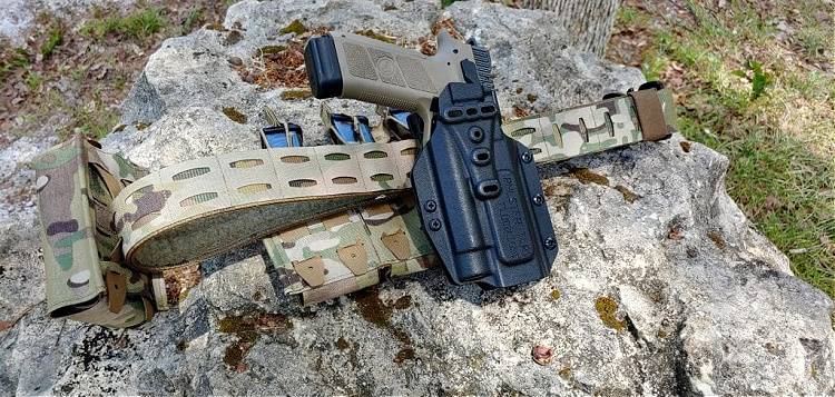 Sentry Gunnar belt with gear attached, including Phlster holster