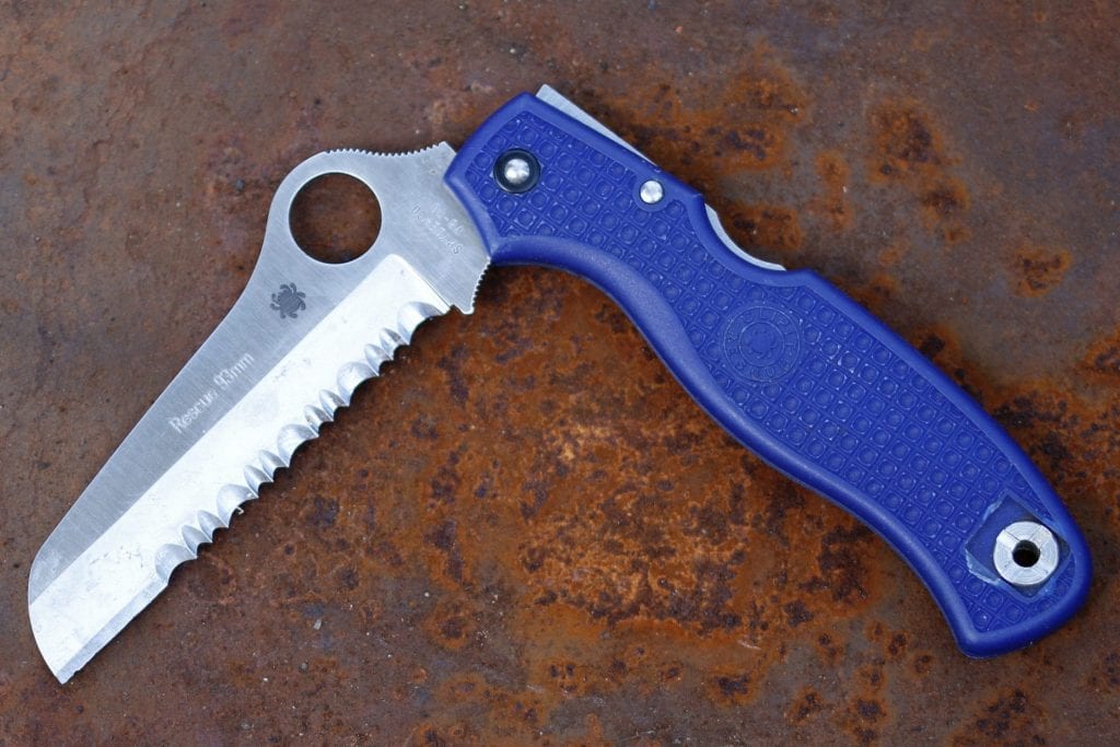 This Spyderco has a lock-lever halfway down the handle. This seems like a bad idea, but note the recess in the lever that helps ensure you don't unlock it by gripping it too hard.