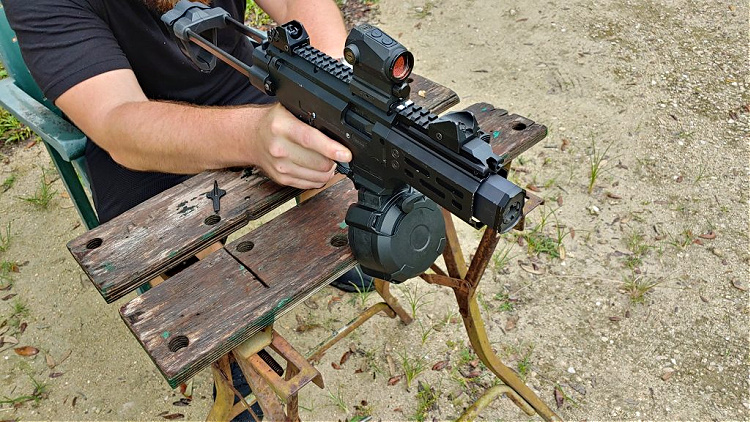 testing CZ Scorpion drum magazine with pressure from the rear.