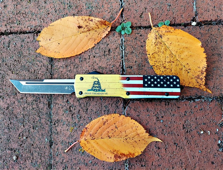 Templar Knives - OTF Automatic with "Don't Tread on Me" and American flag motifs