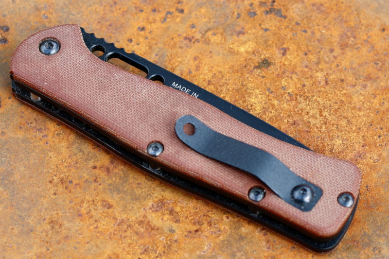 pocket clip on the Fieldcraft folding pocket knife 
