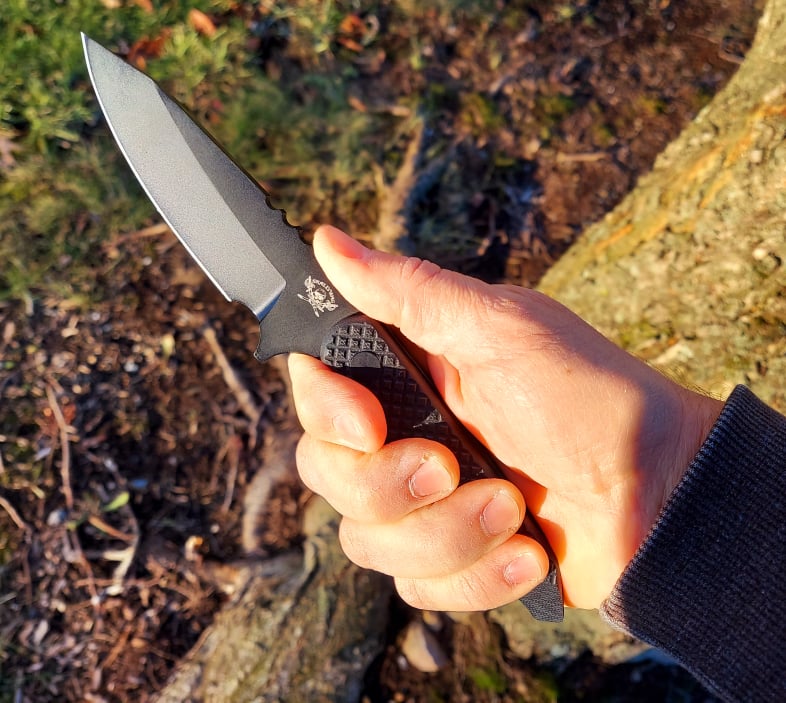 The grip feels outstanding in the hand! The G-10 is very grippy with a good texture.