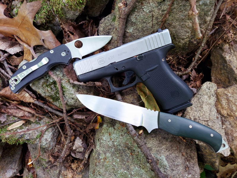 A great carry package for woodland jaunts. Fixed blade Badger, Spyderco Native, and Glock 43X.