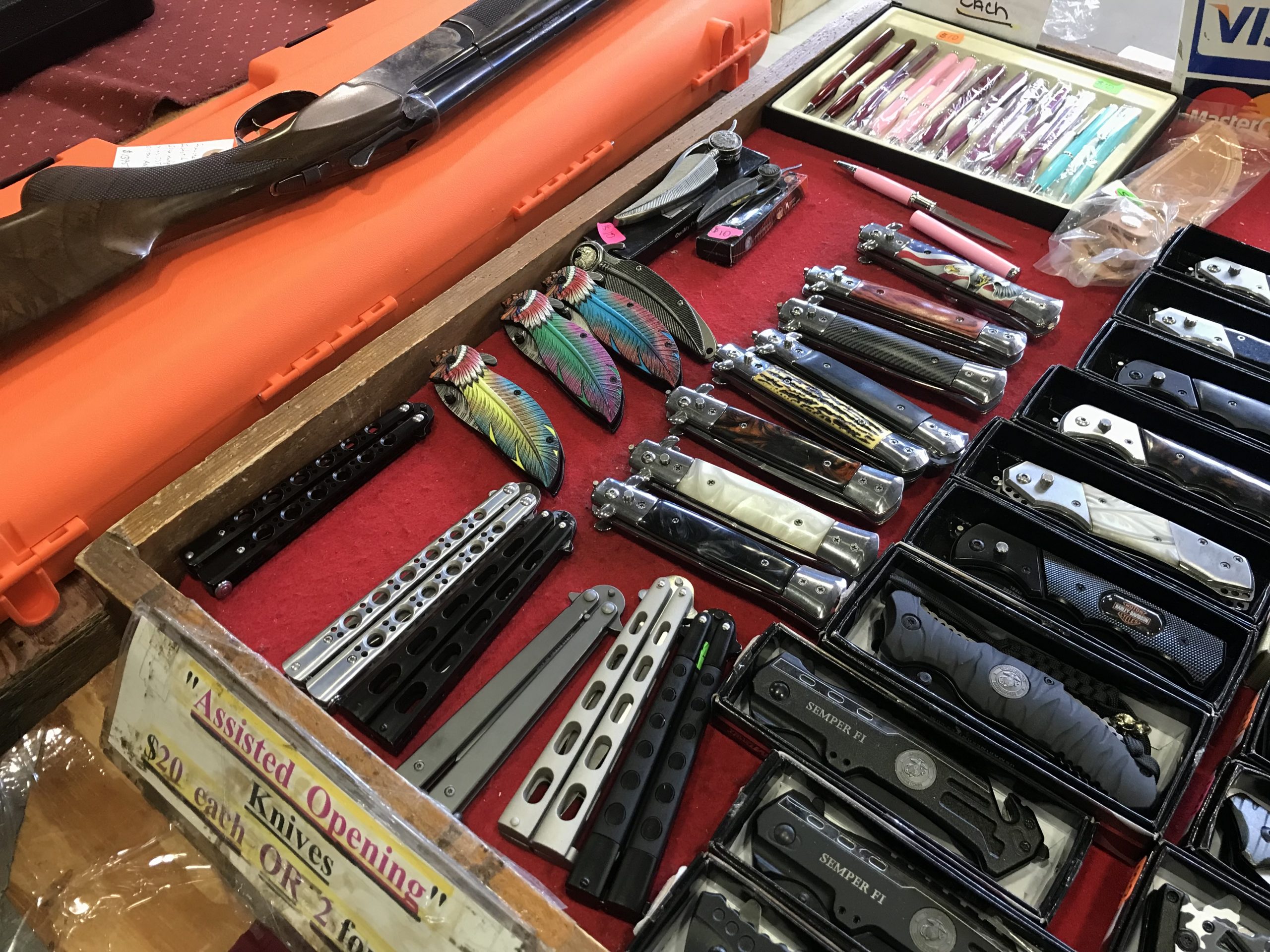 assisted opening knives at Tulsa gun show