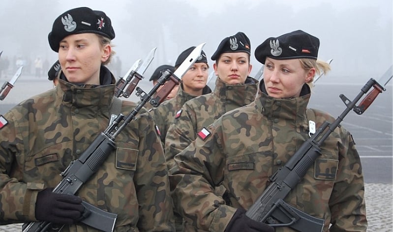 Polish soldiers with the FB Radom Beryl M1 AK Polish soldiers