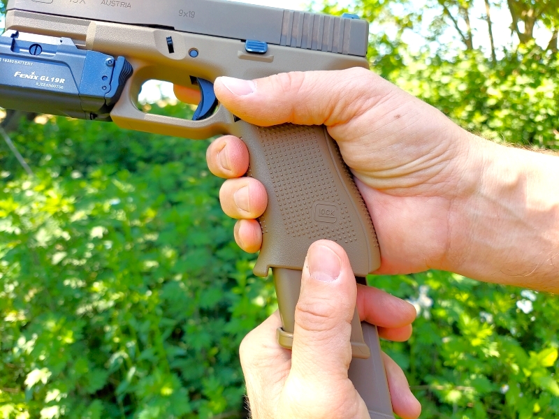 tactical reload of Glock 19x