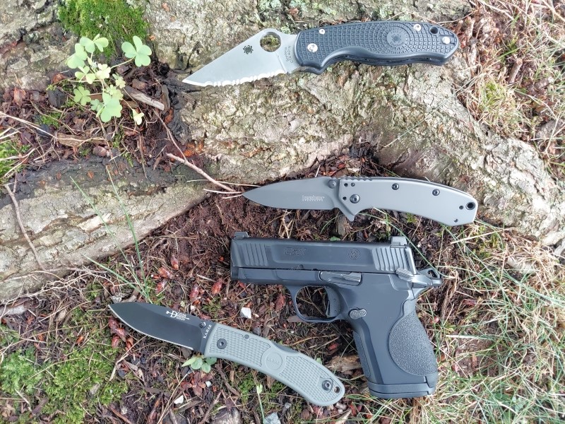 folding knives with S&W CSX