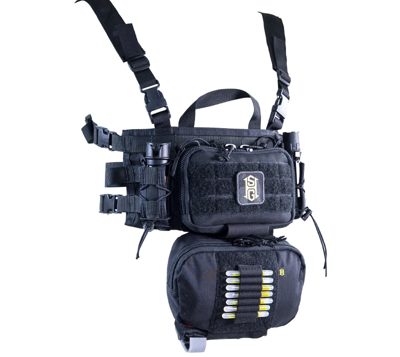 Pouch on chest rig