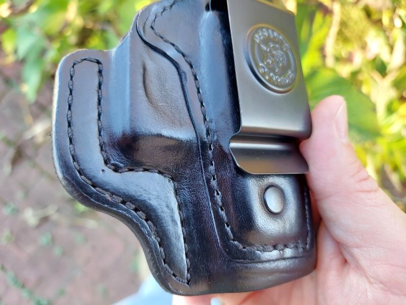 Kydex Vs Leather Holsters: Which is Better? - The Mag Life