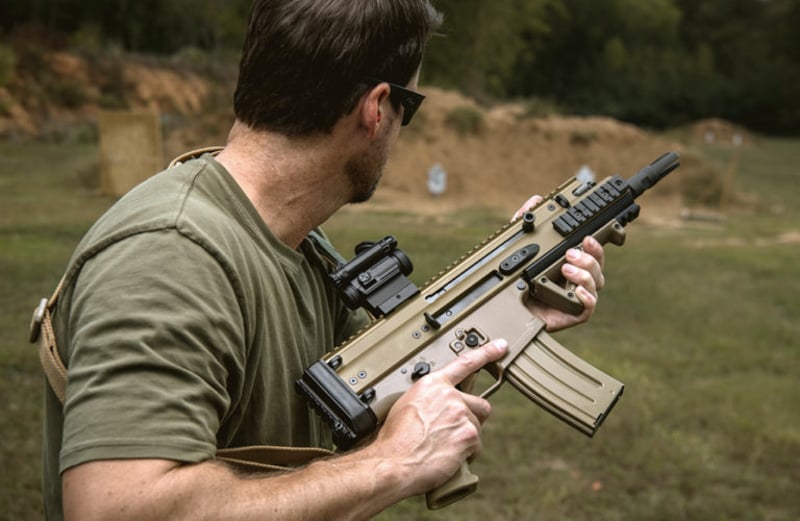 man with fn scar 15p