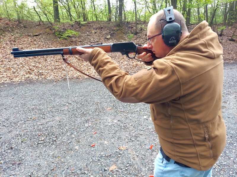 Jim Davis aims .30-30 lever action rifle