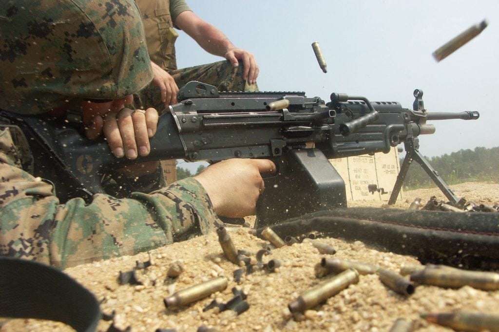 Shooting M249 SAW