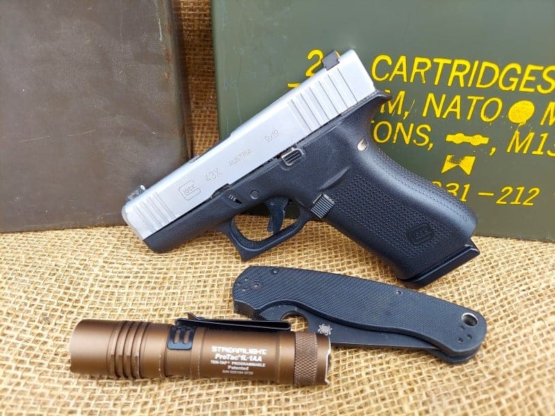 Glock 43X, Streamlight flashlight, Spyderco PM 2 knife.