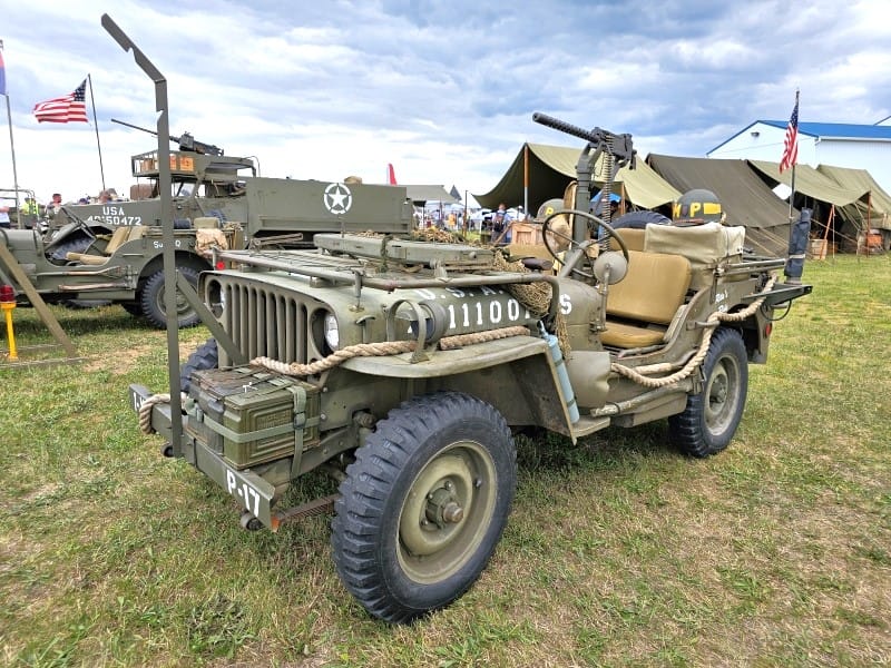 Gun jeep.